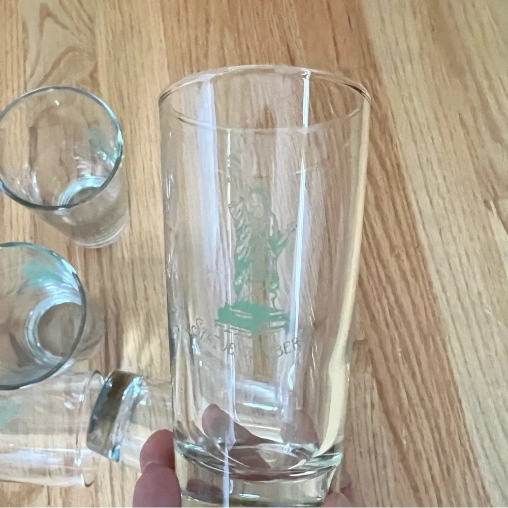 Set of Statue of Liberty glasses 7 in all and beautiful condition clear …